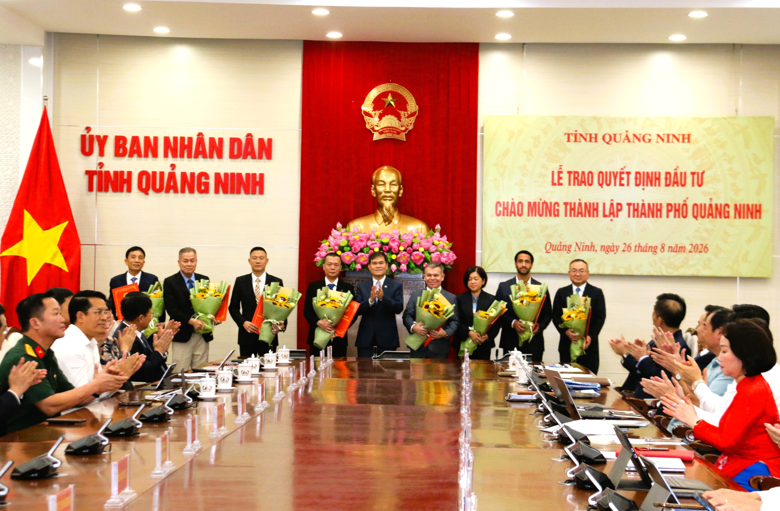 img1037-17877312959441586469864 Quảng Ninh trao quyết định đầu tư 16 dự án, tổng vốn hơn 16.000 tỷ đồng- Ảnh 1.