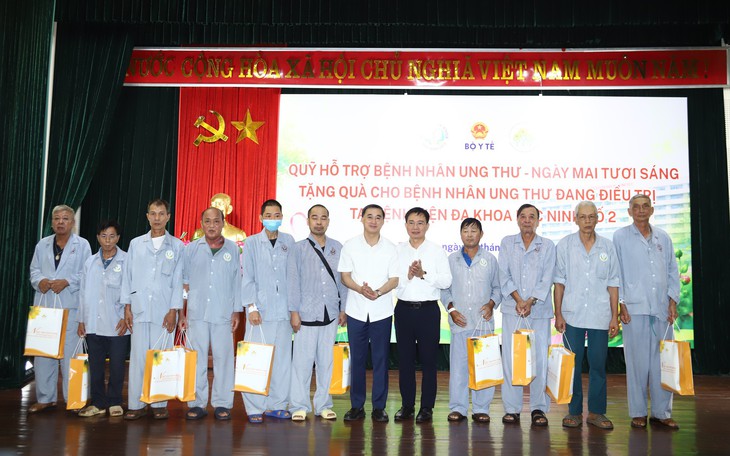 Chữa ung thư bằng cách nhịn ăn: Nguy cơ suy dinh dưỡng và tác động xấu - Ảnh 2.