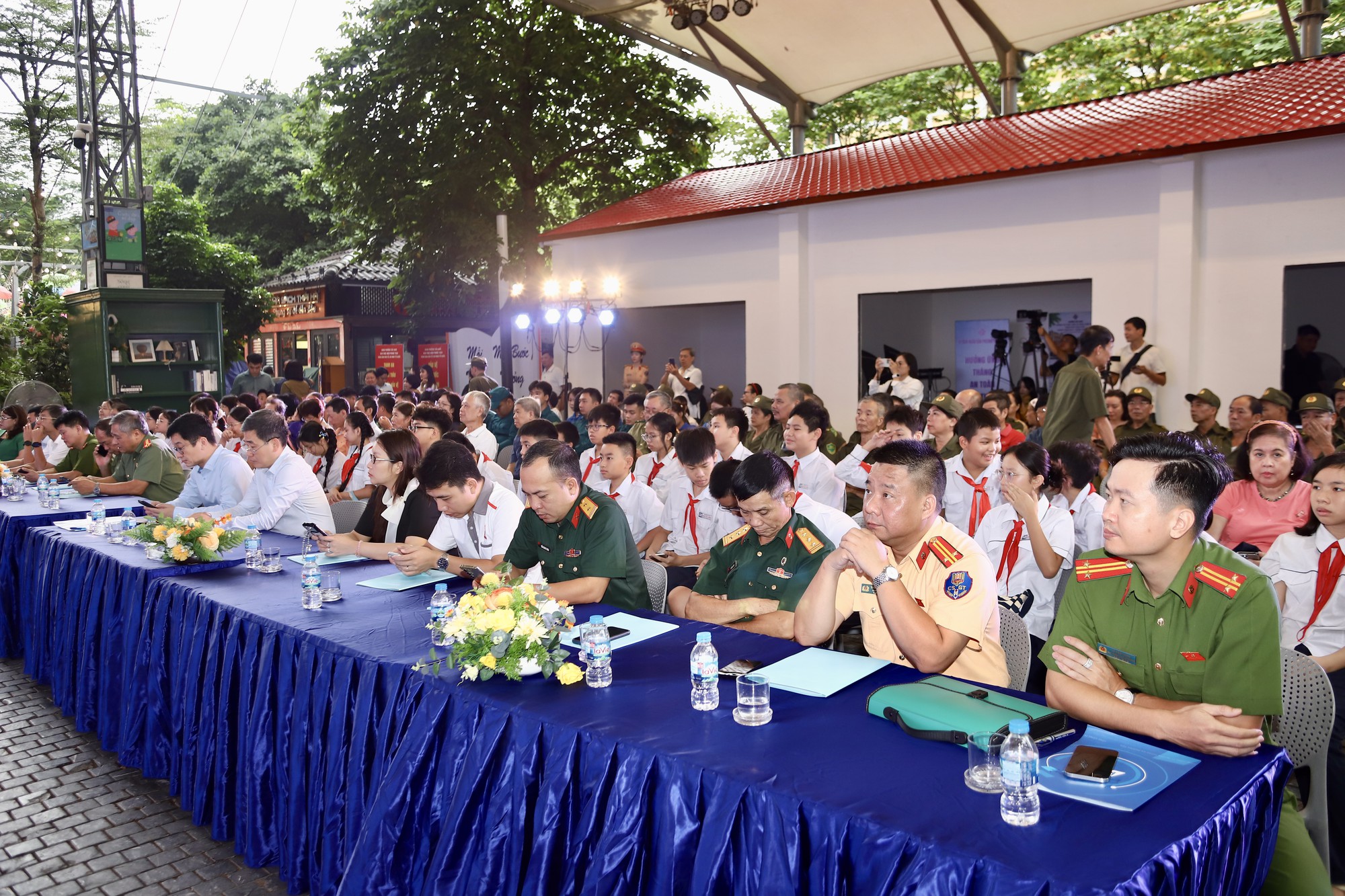 img4014-17878828458202075463680 Giải Pháp Giảm Thiểu Tắc Nghẽn Giao Thông Tại Phường Cửa Nam - Ảnh 2.