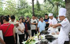 CSGT Hà Nội Hỗ Trợ Cấp Cứu Người Bị Rắn Cắn Giữa Cơn Mưa Lớn