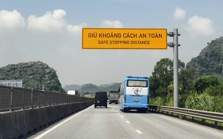 CSGT Tăng Cường Kiểm Soát Khoảng Cách An Toàn Trên Cao Tốc- Ảnh 1.