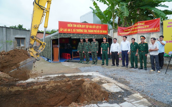 Khu mộ tập thể