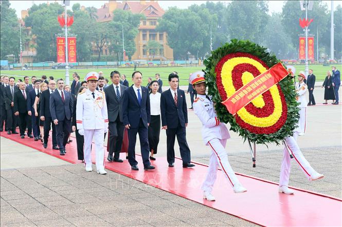 lang-bac-28826-34-1787888005145-1787888005451264099462 Lãnh đạo Đảng, Nhà nước vào Lăng viếng Chủ tịch Hồ Chí Minh - Ảnh 8.