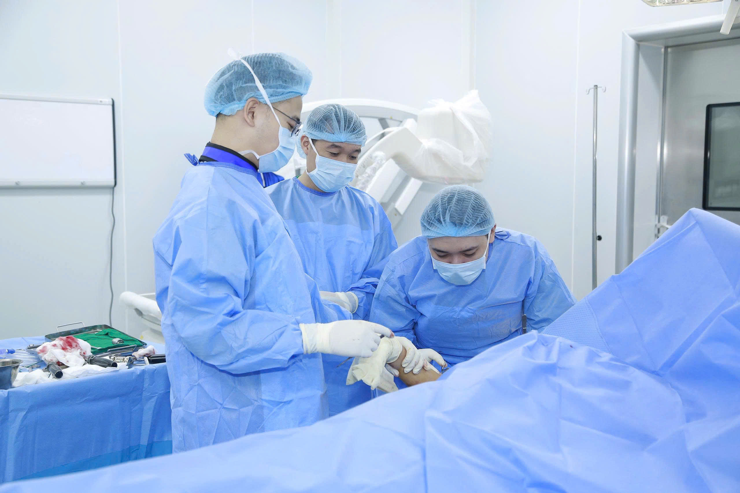 Kết quả phẫu thuật gãy xương của bé gái