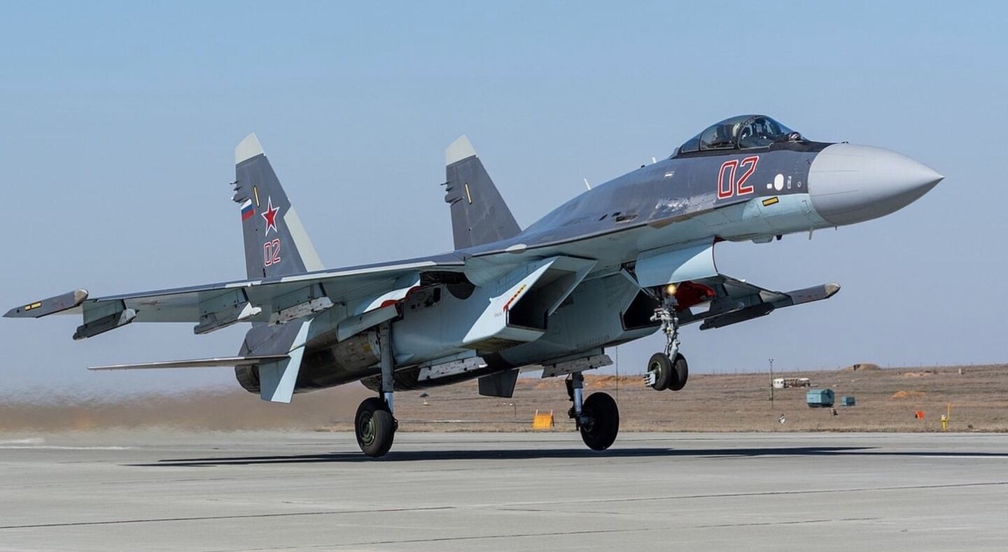 may-bay-chien-dau-su-35-1787188004503301778751 Tiêm kích Su-35 Nga đột nhập sâu vào Ukraine tìm điểm yếu phòng không- Ảnh 1.