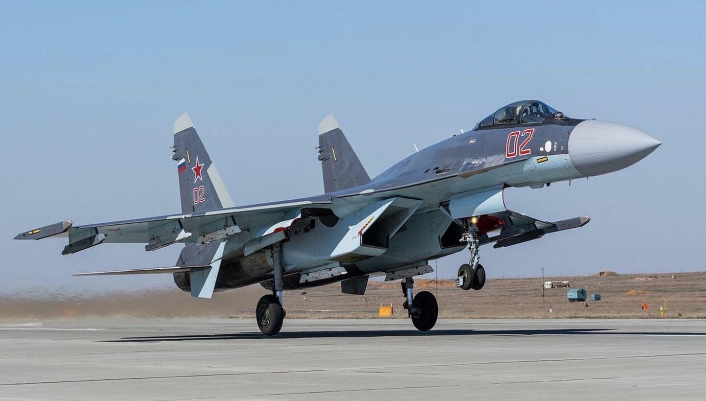 may-bay-chien-dau-su-35-cua-luc-luong-khong-quan-vu-tru-nga-178667370305927777149 Su-35S Nga cùng lúc bắn hạ 2 tiêm kích Su-27 Ukraine- Ảnh 1.