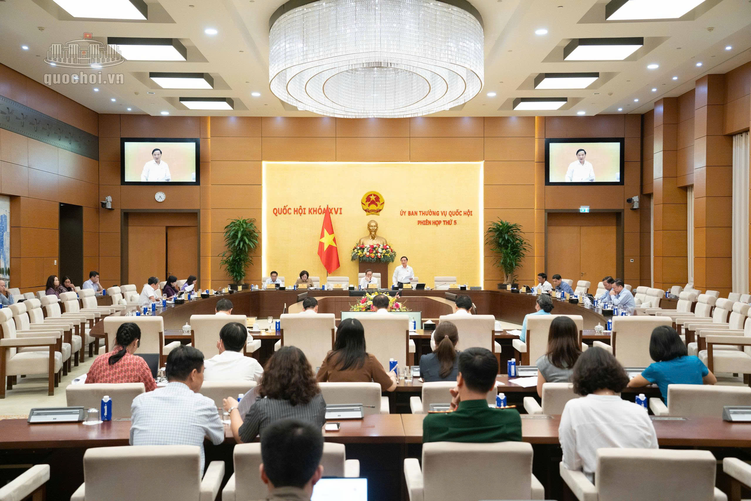 phien-hop-ubtvqh-1787882547446514322946 Cải cách Luật Nuôi Con Nuôi- Ảnh 1