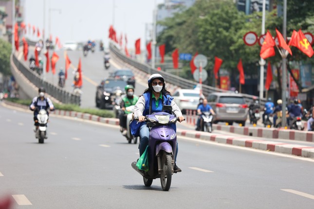 Miền Trung nắng nóng sát ngưỡng 40 độ - Ảnh 1.