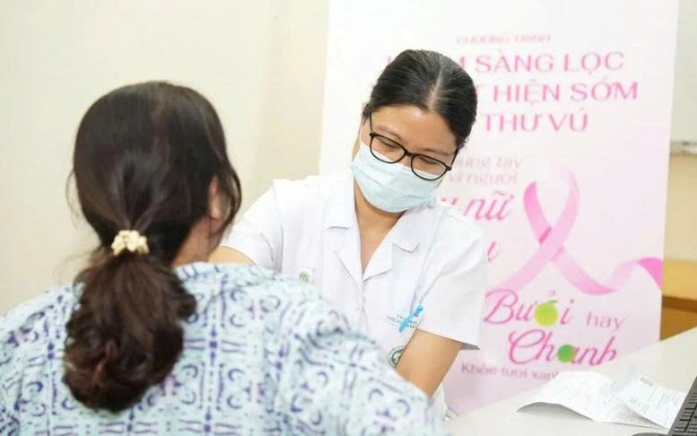 photo-1785407764322-1785407764733153042398 Khám sàng lọc tầm soát ung thư vú cho phụ nữ trên 40 tuổi tại cơ sở y tế.