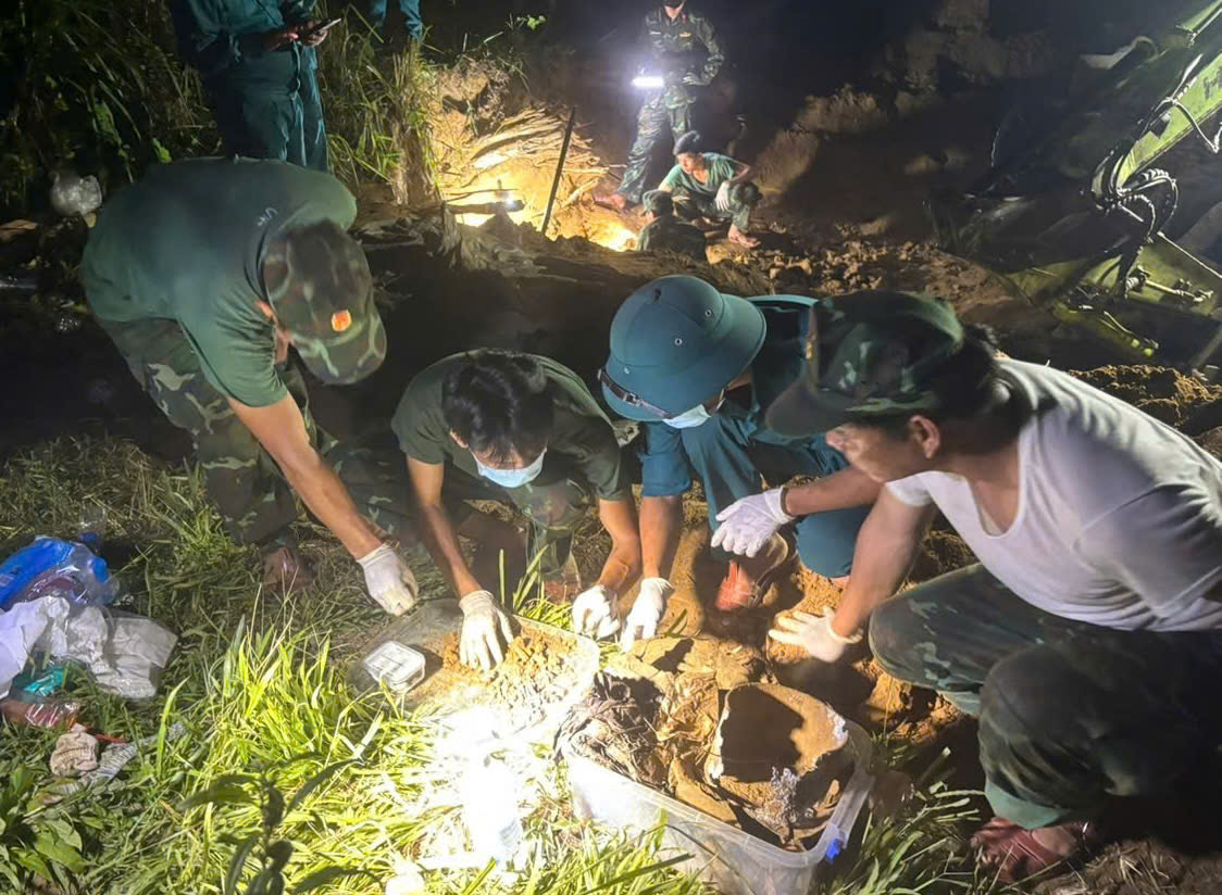 photo-1785943804957-17859438061142033959633 Đà Nẵng: Phát hiện nhiều di vật và đoạn xương nghi của liệt sĩ tại hầm trú ẩn- Ảnh 1.