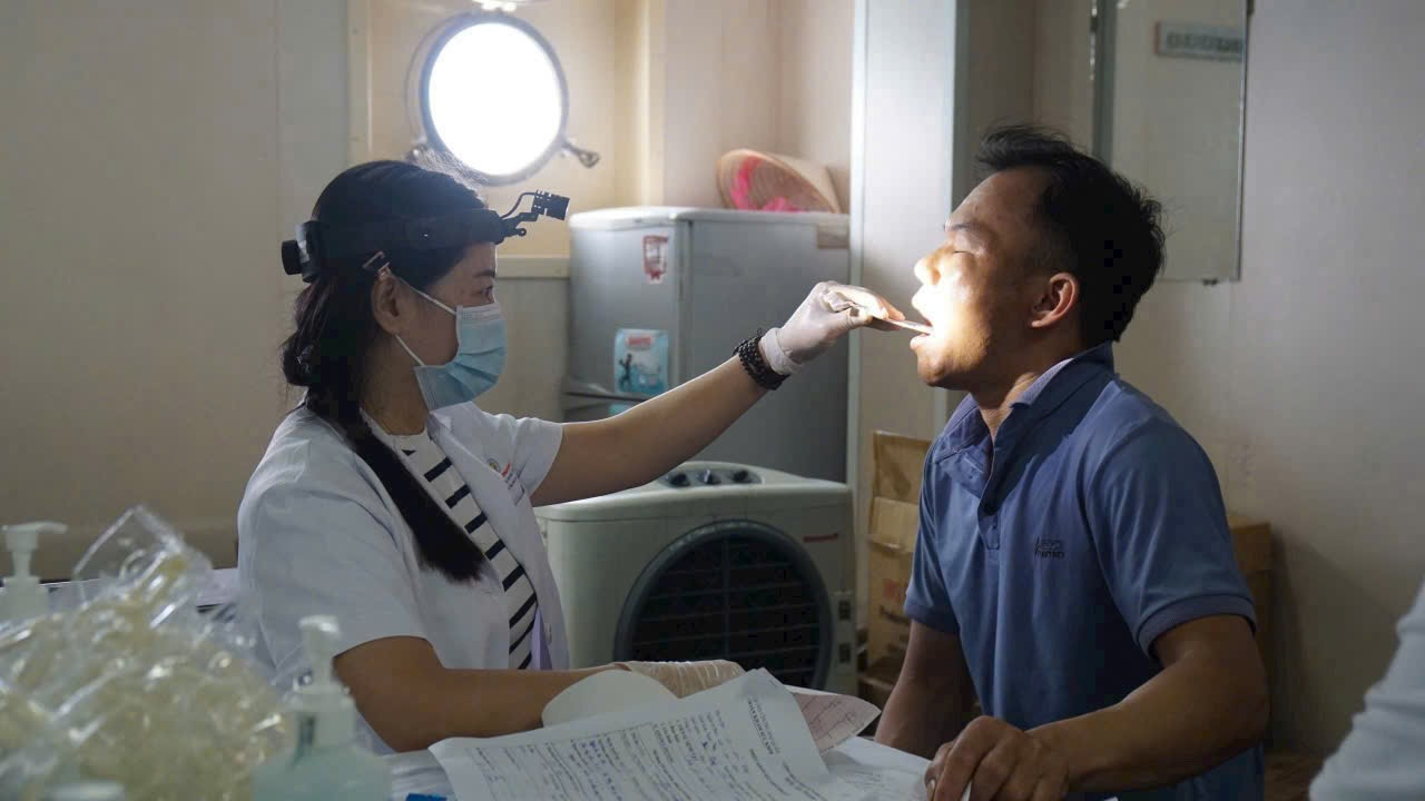 Khám lâm sàng Tai Mũi Họng cho người lao động