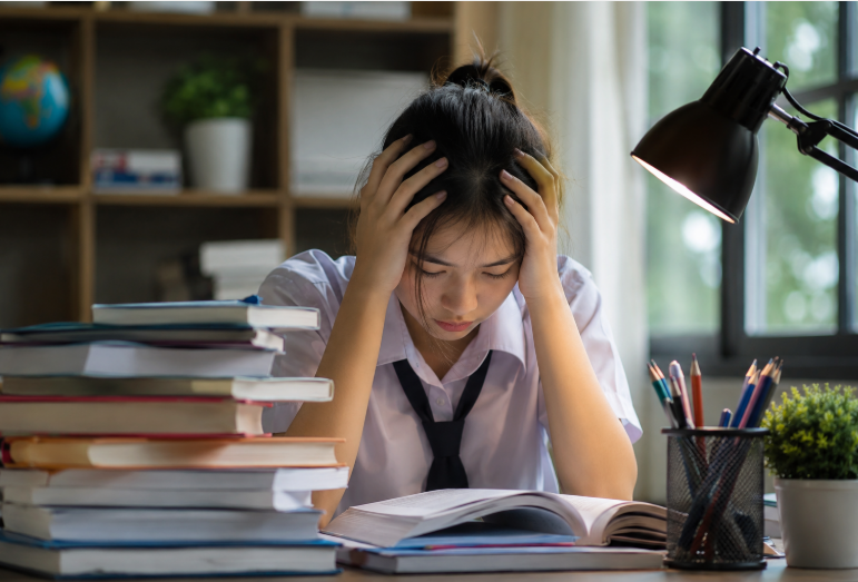 Giải Quyết Căng Thẳng Học Tập: Chiến Lược và Thời Điểm Cần Tìm Sự Giúp Đỡ