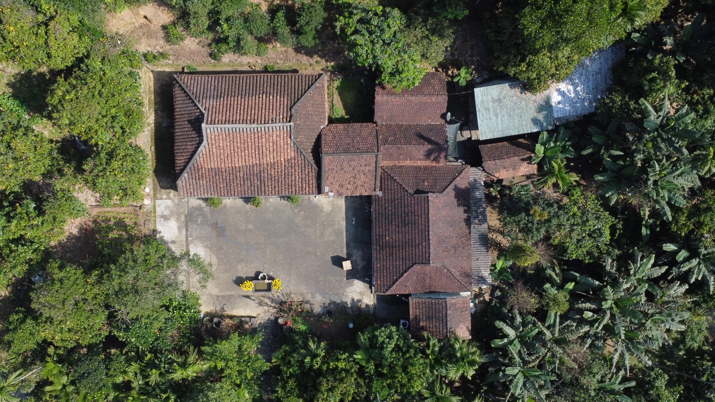 photo-1787561269008-17875612693431786023803 Đến hội làng nổi tiếng xem trình diễn trang phục mo cau - Ảnh 3.