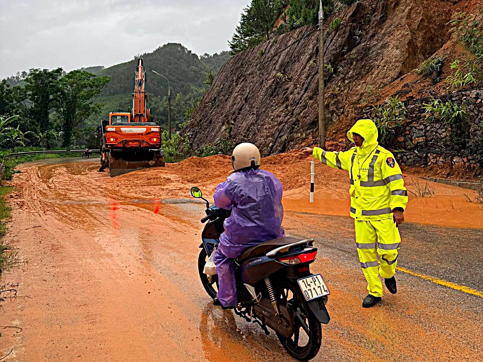 Nguy Cơ Ngập Lụt và Sạt Lở Sau Bão Số 4: Cảnh Báo Từ 6 Tỉnh Thành