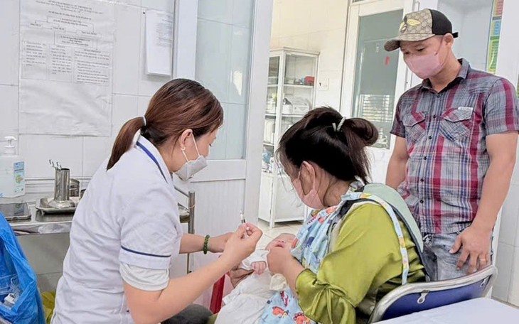 Cô gái 20 tuổi bùng phát bệnh nặng do tự ý bôi Corticoid dài ngày- Ảnh 2.
