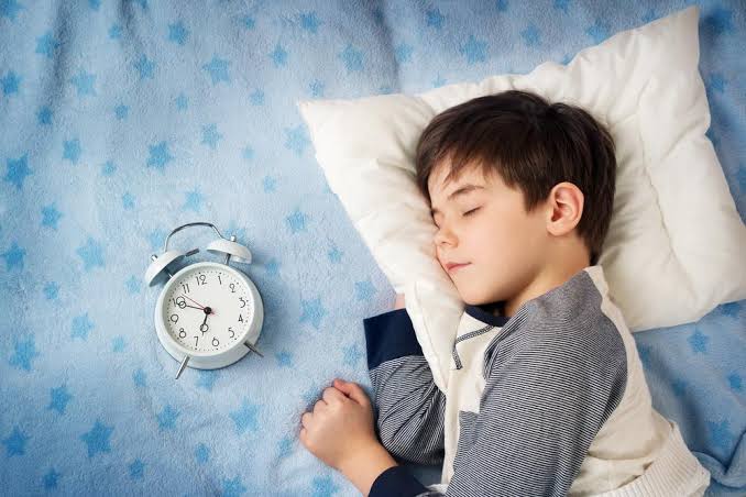 Giấc Ngủ và Chiều Cao: Điều Gì Quan Trọng Hơn Giờ Ngủ?