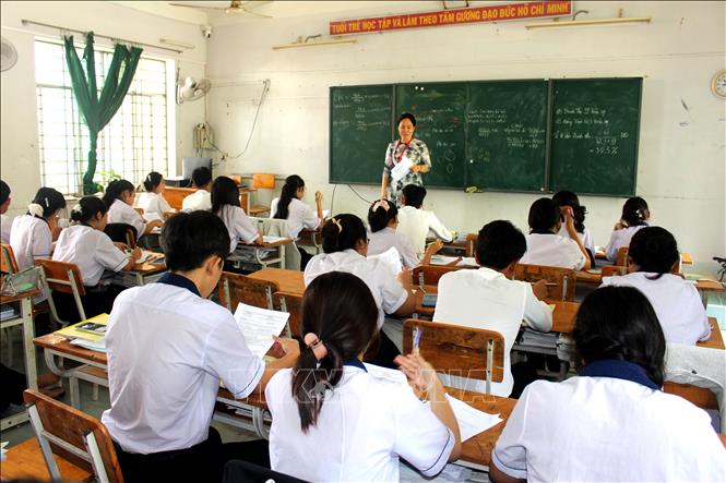 Chế Độ Nghỉ Hưu và Thôi Việc cho Lãnh Đạo Giáo Dục Sau Sáp Nhập