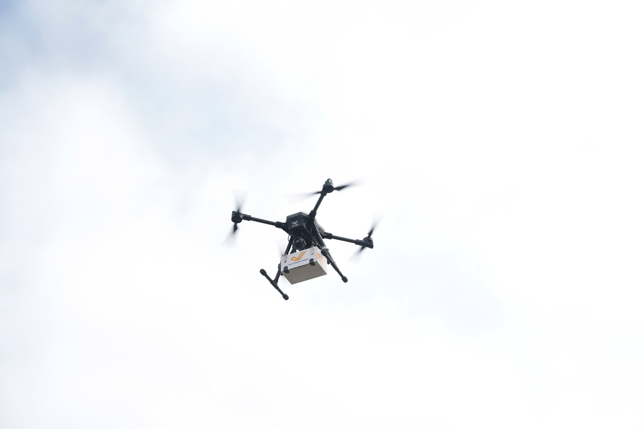 uav6-1785745624101177905344 Đổi mới vận chuyển bằng UAV: Bước tiến từ Điện Biên - Ảnh 1.