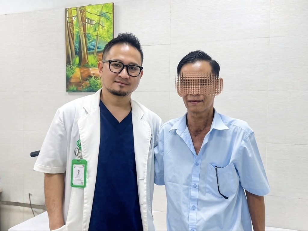 Hành trình phục hồi đường tiêu hóa cho người đàn ông uống nhầm thuốc tẩy bồn cầu - Ảnh 2.