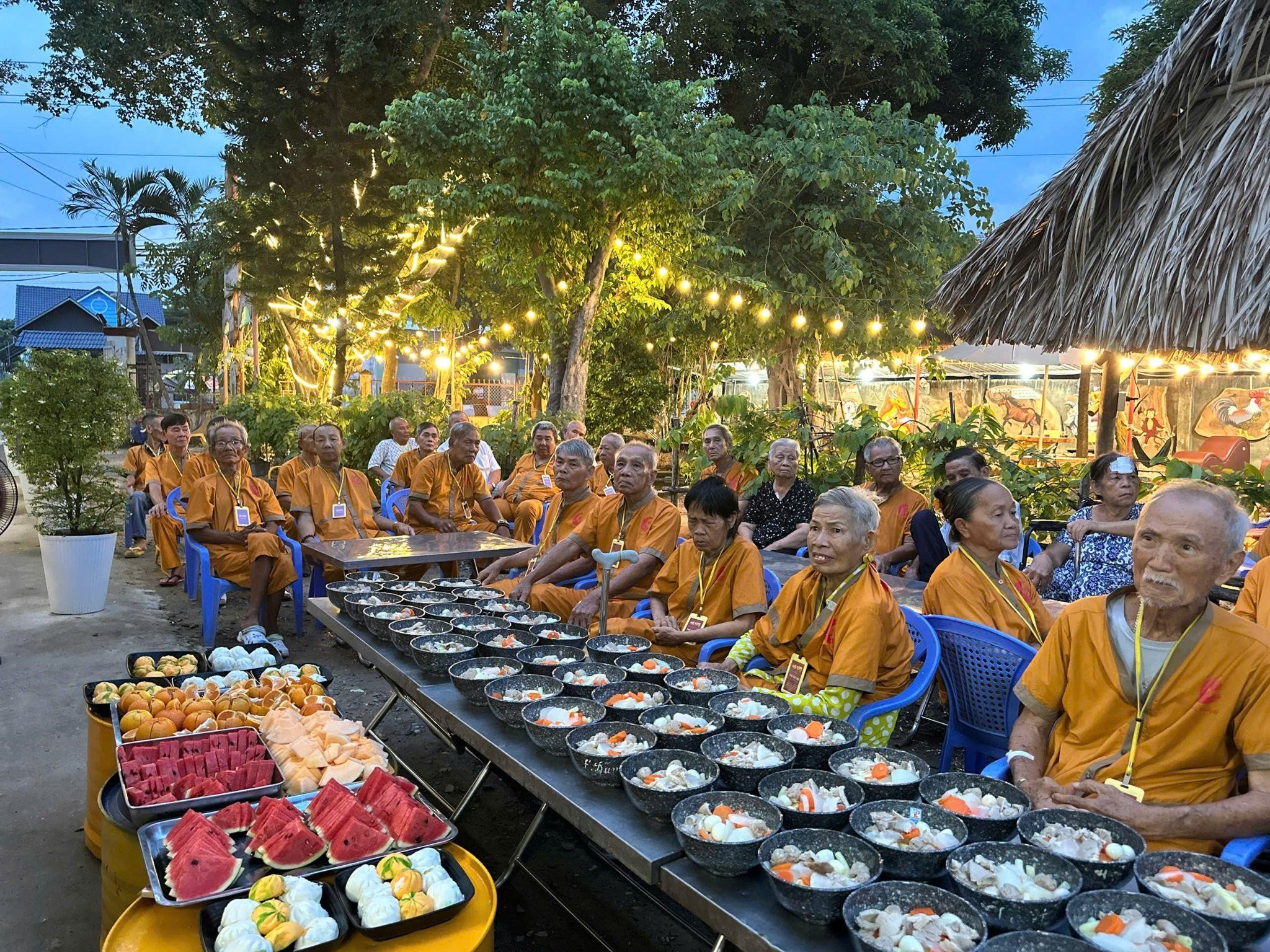 2.000 bữa ăn mùa Vu Lan: Khi bữa cơm trở thành món quà của cộng đồng