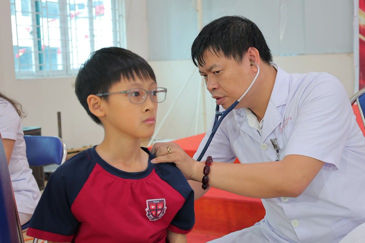 1000030504-1788677620948284893506 Kiểm tra sức khỏe đầu năm học: Từ một lần đến quản lý lâu dài- Ảnh 1.