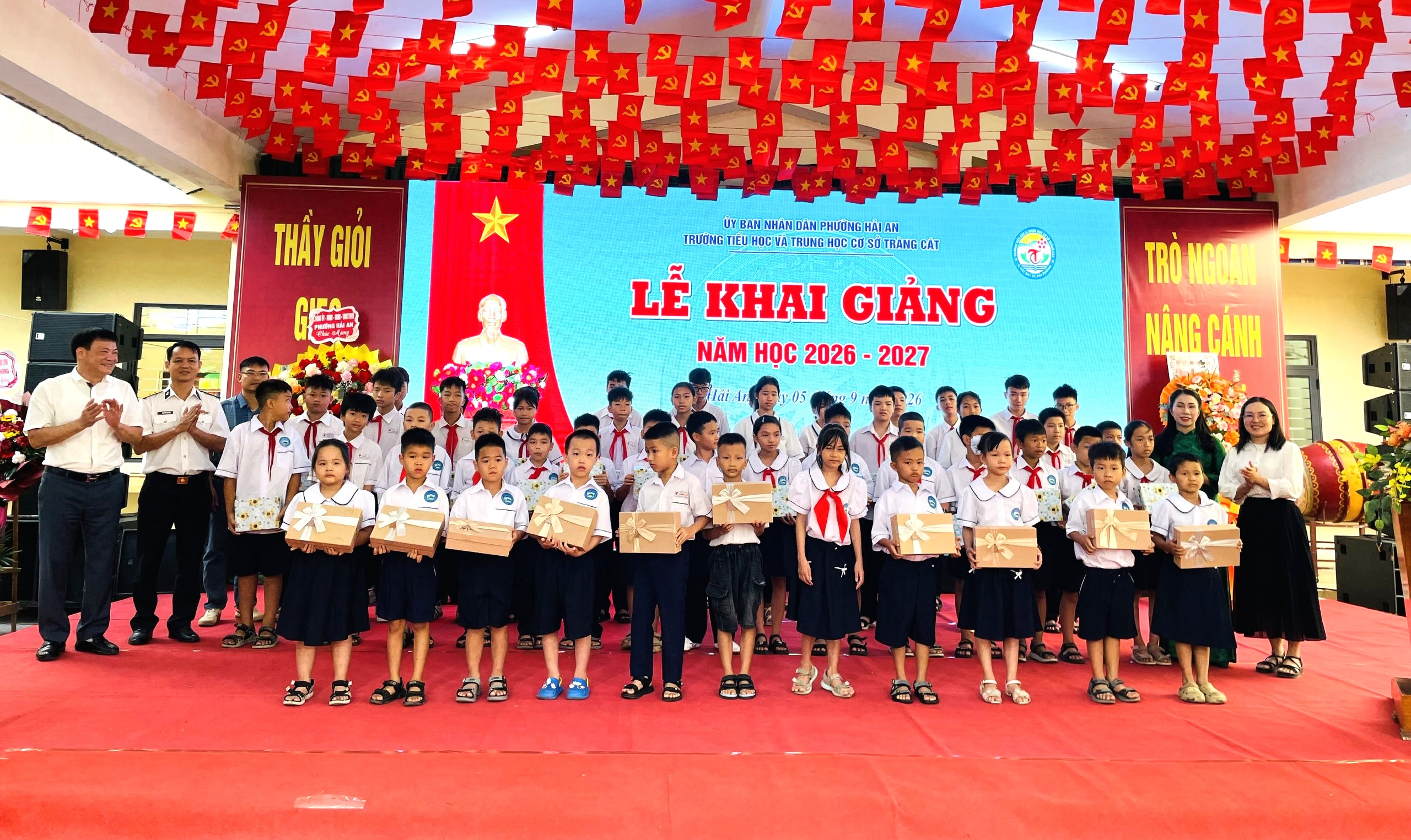 Hải Phòng: Niềm vui ngày khai giảng ở những ngôi trường sáp nhập - Ảnh 8.