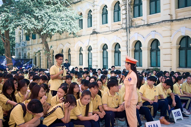 An toàn giao thông học sinh ở Hà Nội: từ cổng trường đến trách nhiệm xã hội