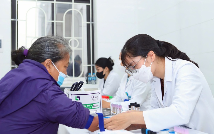 Đưa khám sàng lọc ung thư về tận xã miền núi
- Ảnh 5.