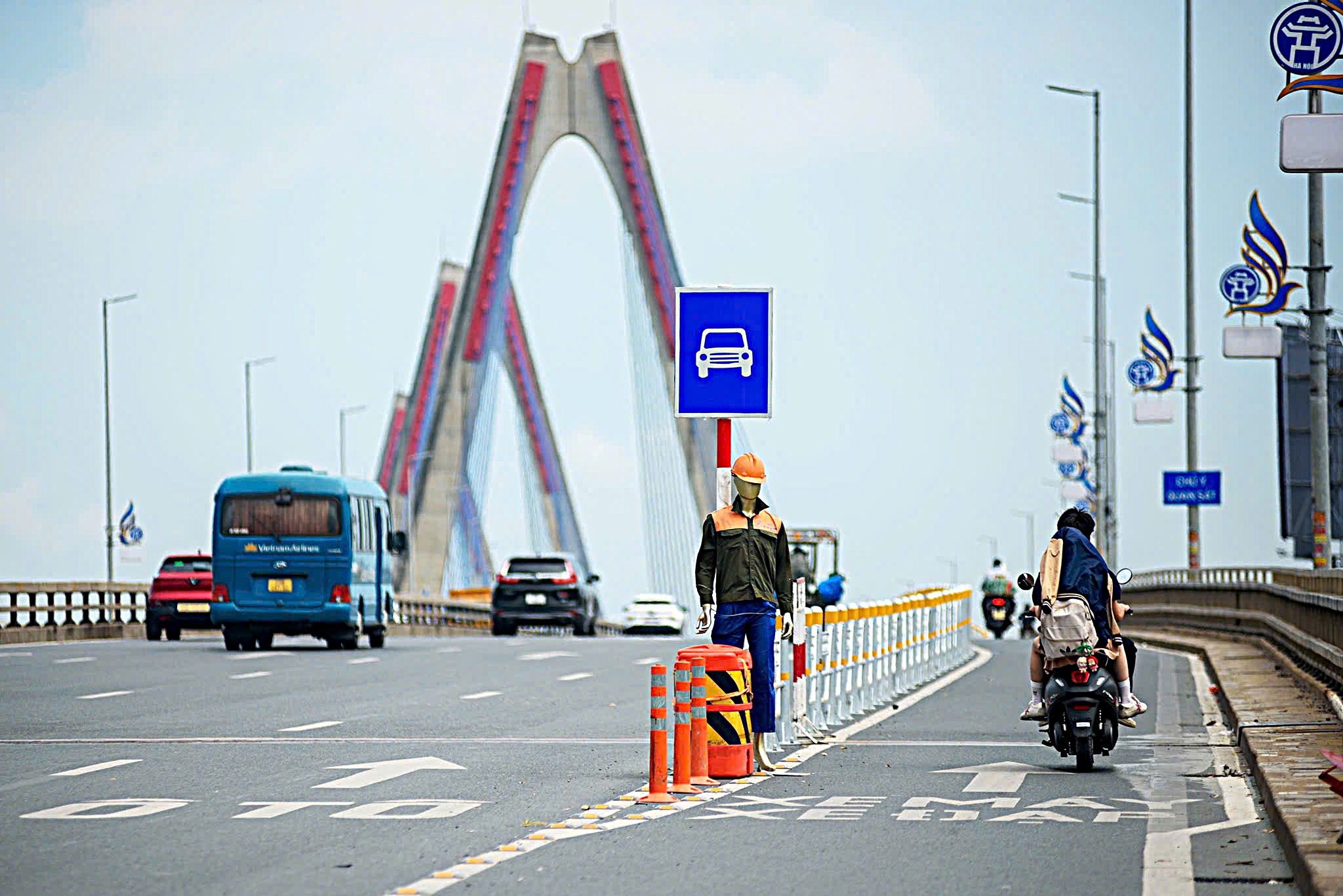 Các Biện Pháp Mới Để Bảo Đảm An Toàn Giao Thông Trên Các Cây Cầu Ở Hà Nội