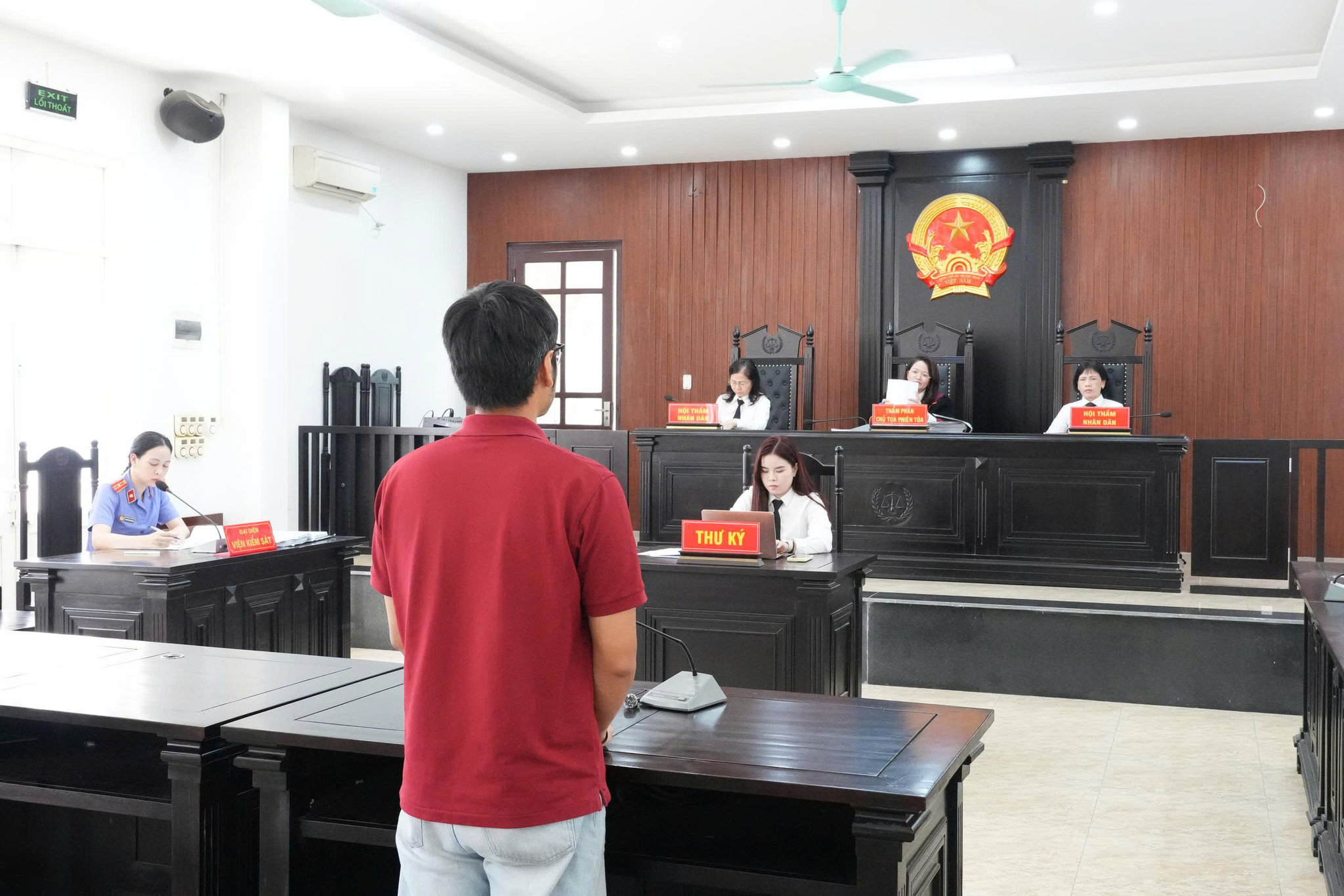 Vụ chủ cửa hàng Copsneaker bị trả hồ sơ: Hé lộ quy trình, số hàng và lời khai của bị cáo