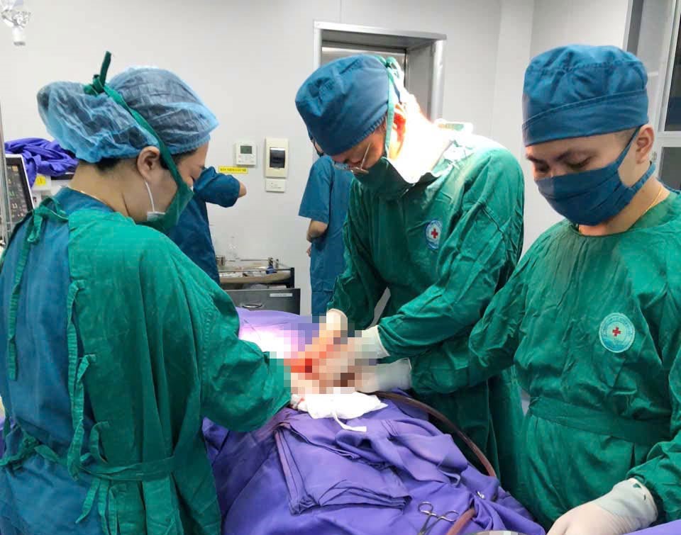 Chửa góc sừng tử cung vỡ: một ca cấp cứu mất máu nặng và bài học phòng ngừa