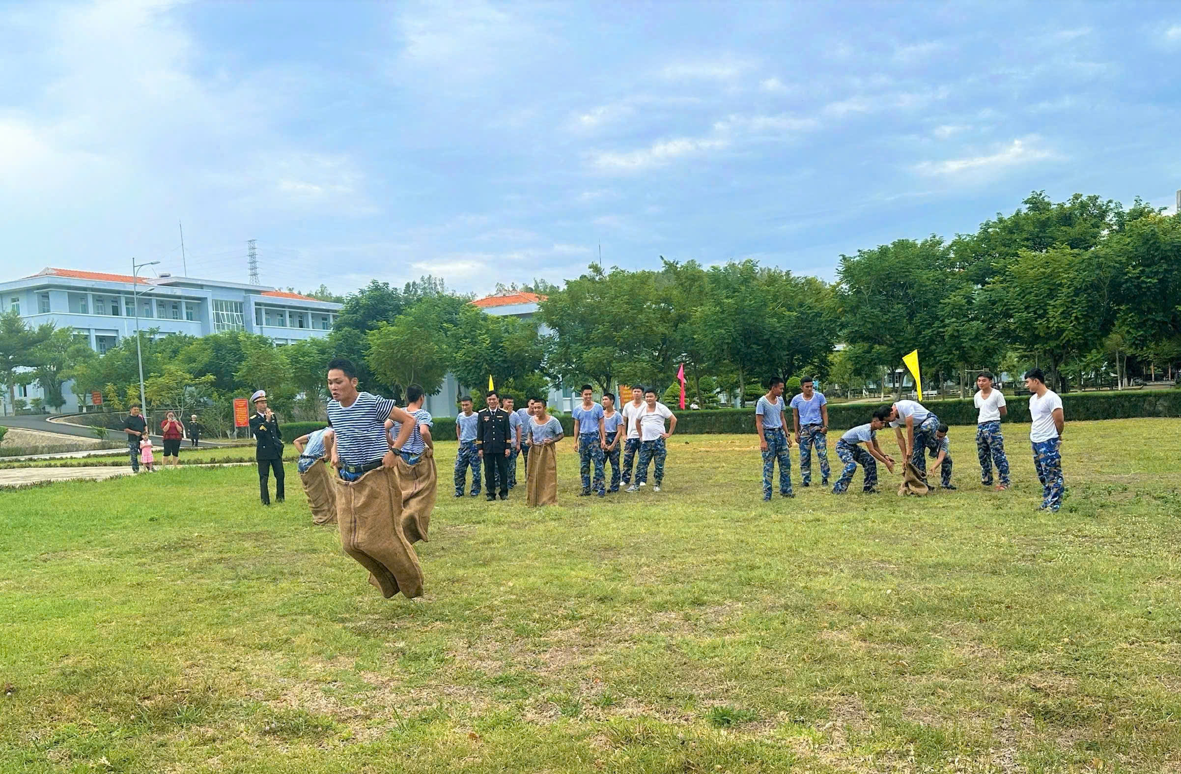 4-c-17883188886921188921581 Vùng 4 Hải quân mừng Quốc khánh 2/9 - Ảnh 3.
