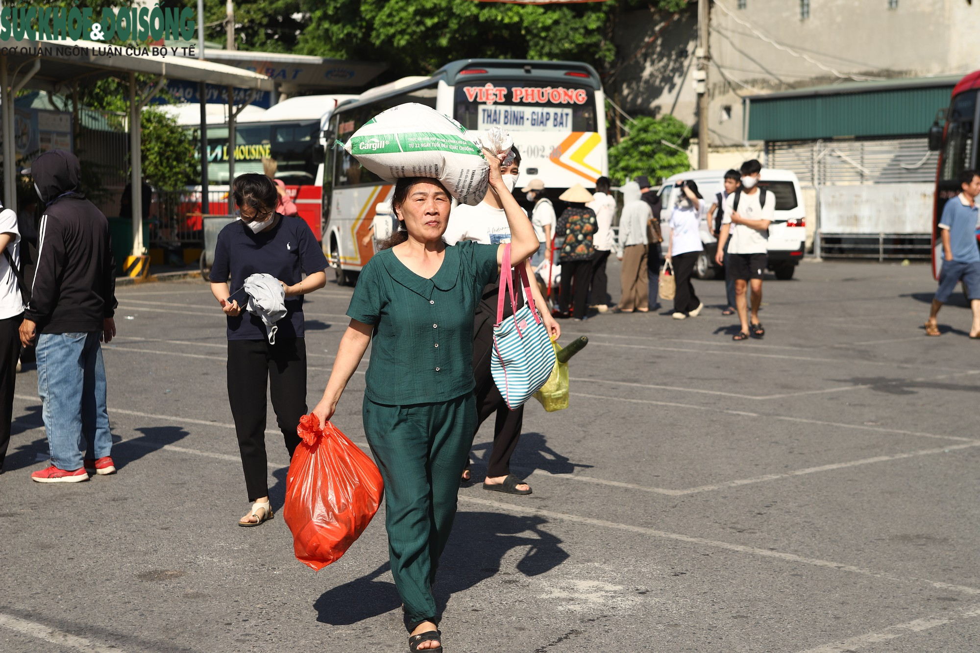 Không khí bến xe Hà Nội