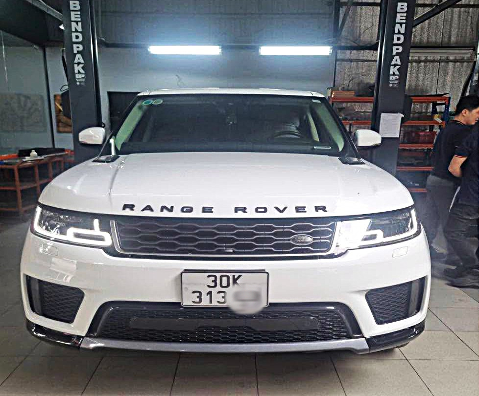 base64-17890318139491871878410 Điều bất thường từ chiếc Land Rover màu đen mang biển số 30K-313.XX- Ảnh 2.