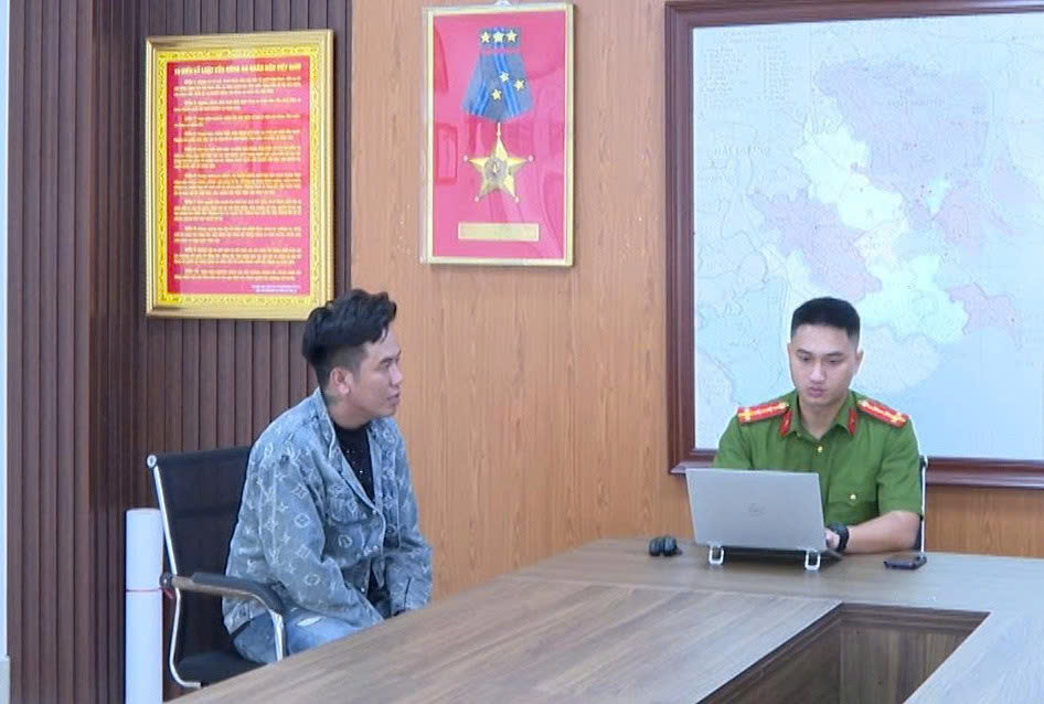 conggan-hai-phong-lam-viec-voi-doi-tuong-lua-dao-cong-nghe-cao-178875406931571217628 Công an Hải Phòng phối hợp, triệt phá nhóm lừa đảo, sử dụng công nghệ cao- Ảnh 2.