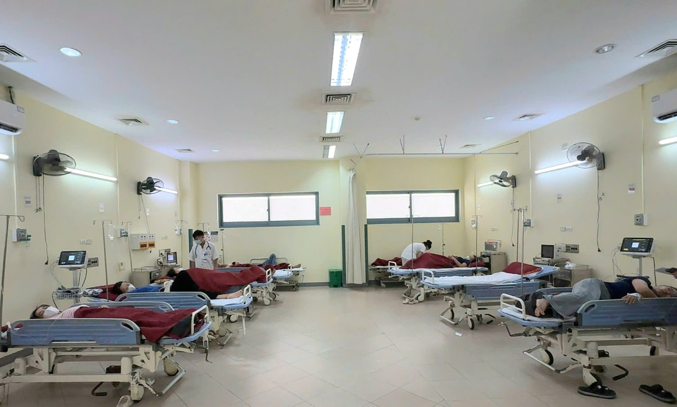 Vụ nghi ngộ độc tại Công ty Scavi Huế: Đảm bảo điều kiện cấp cứu, điều trị- Ảnh 2.