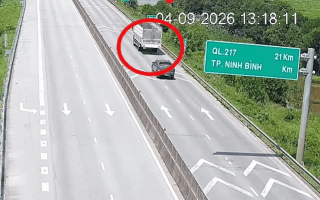 download-1788584608953302783158 Nhiều tài xế phớt lờ khoảng cách an toàn, bám sát xe phía trước rồi mới chuyển làn trên cao tốc- Ảnh 1.