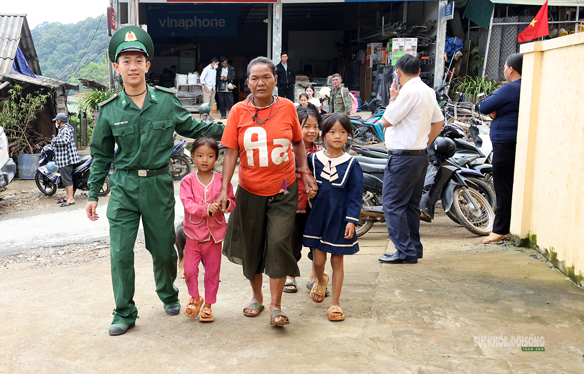 dua-nghi-quyet-72-den-voi-nguoi-dan-vung-bien-na-ngoi-12-1789192148065865807490 Đưa Nghị quyết 72 đến với người dân vùng biên Na Ngoi- Ảnh 12.