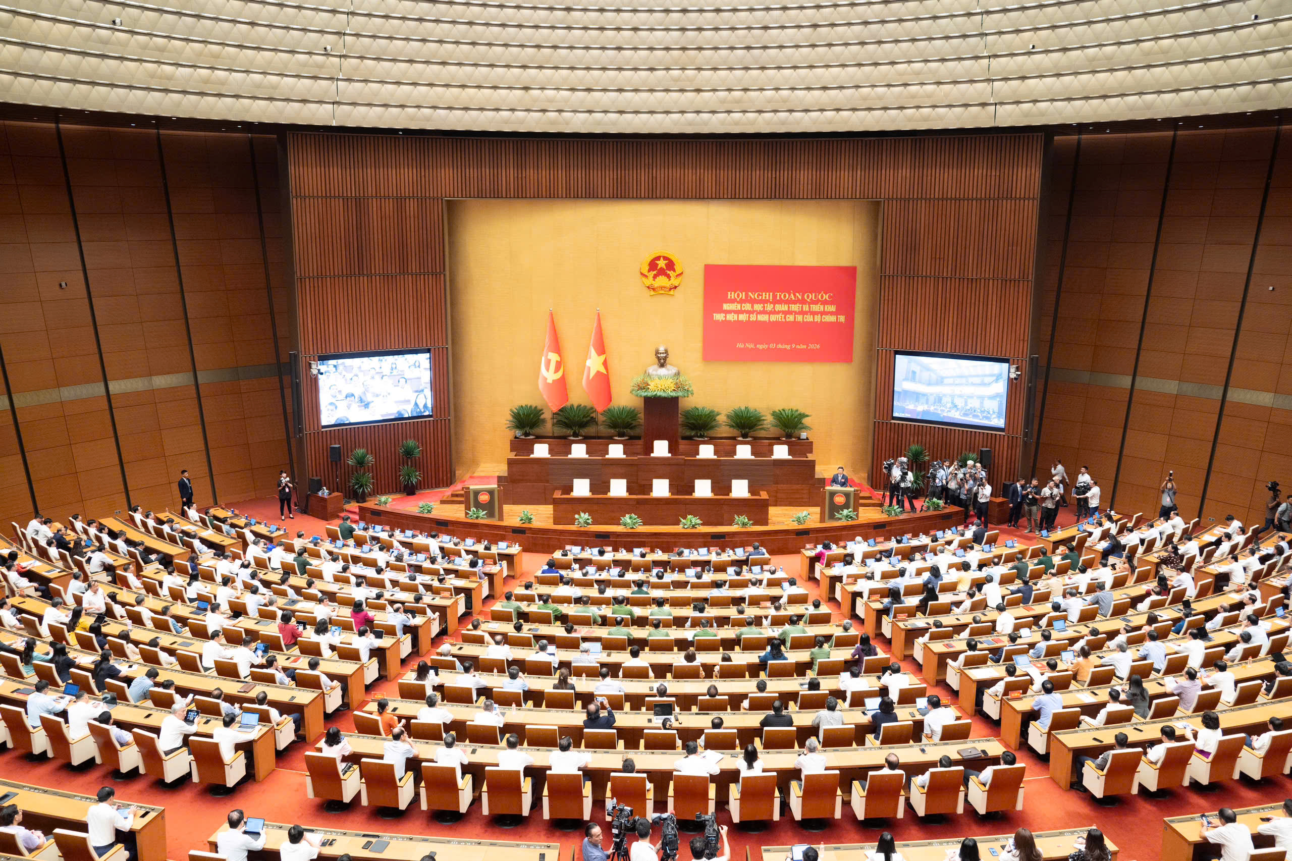 hoi-nghi-17884003816921518157477 Hội nghị toàn quốc nghiên cứu, học tập, quán triệt và triển khai thực hiện một số Nghị quyết, Chỉ thị của Bộ Chính trị- Ảnh 4.