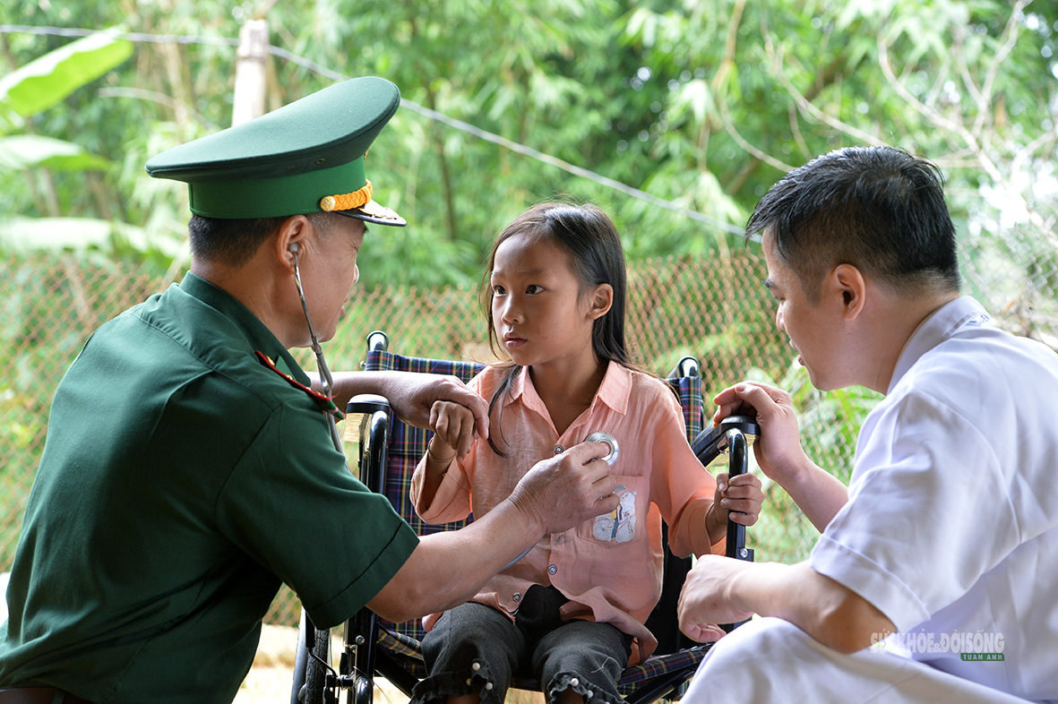 lang-le-gieo-hy-vong-cho-em-be-noi-bien-cuong-12-17891377489042130795048 Lặng lẽ gieo hy vọng cho em bé nơi biên cương - Ảnh 7.