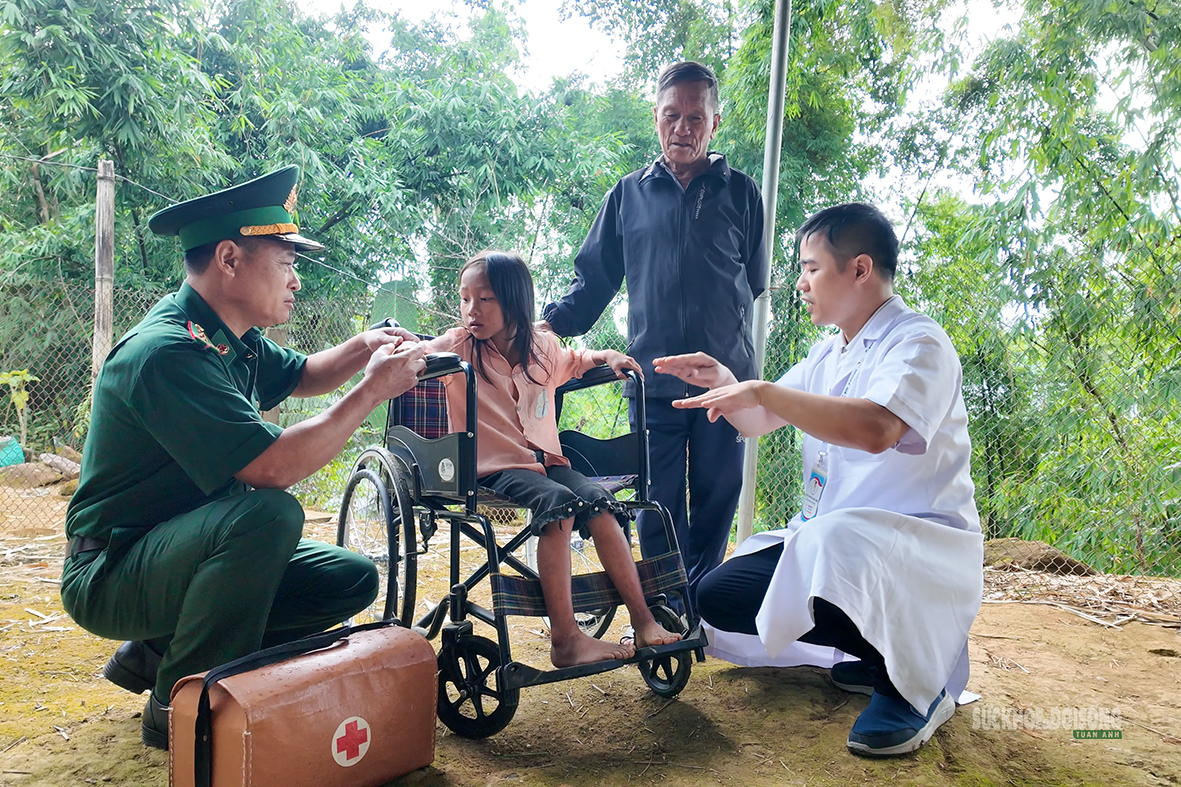Hành trình phục hồi của bé Lầu Y Ồng: từ mái nhà biên giới đến can thiệp chuyên khoa