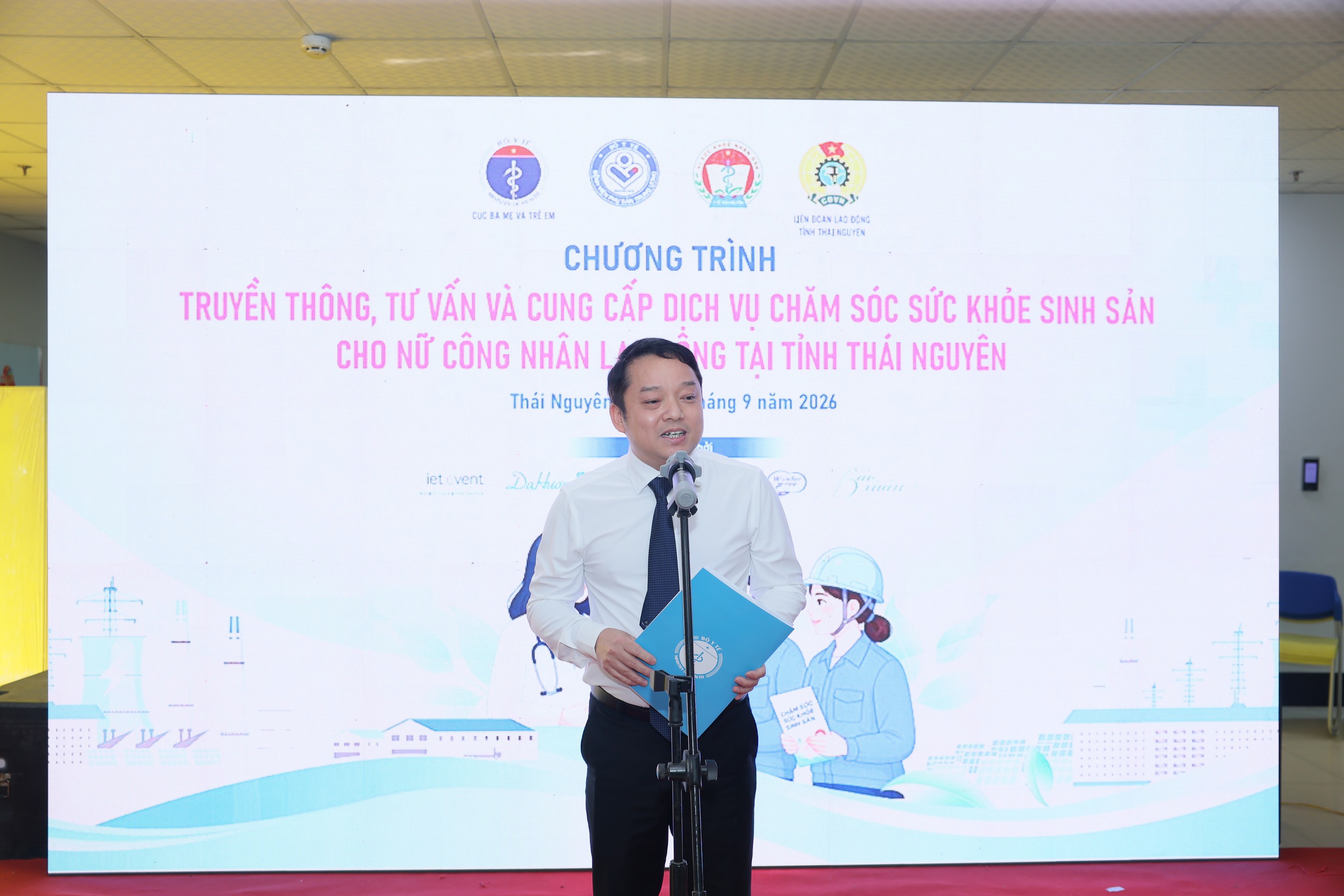 lp1112-1789199634941104123516 800 nữ công nhân được truyền thông, tư vấn và chăm sóc sức khỏe sinh sản- Ảnh 2.