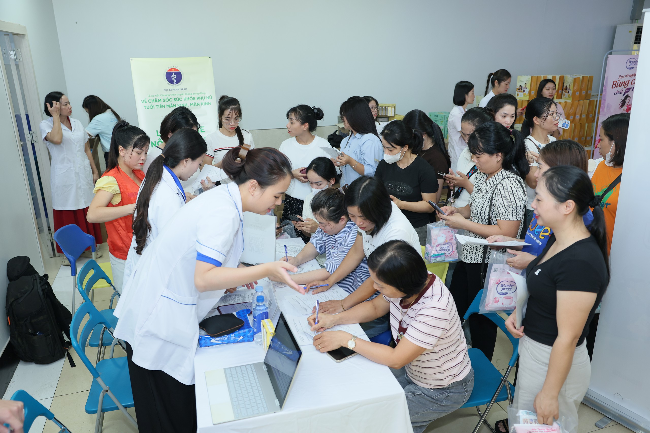 lp1330-17891996867141596238120 800 nữ công nhân được truyền thông, tư vấn và chăm sóc sức khỏe sinh sản- Ảnh 3.