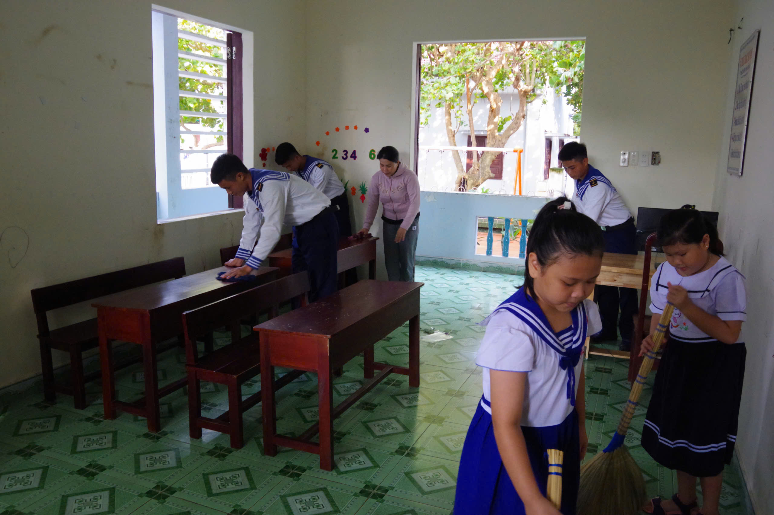 sa-2-17884104876641443835859 Giữa trùng khơi, Trường Sa rộn ràng trước giờ khai giảng- Ảnh 2.