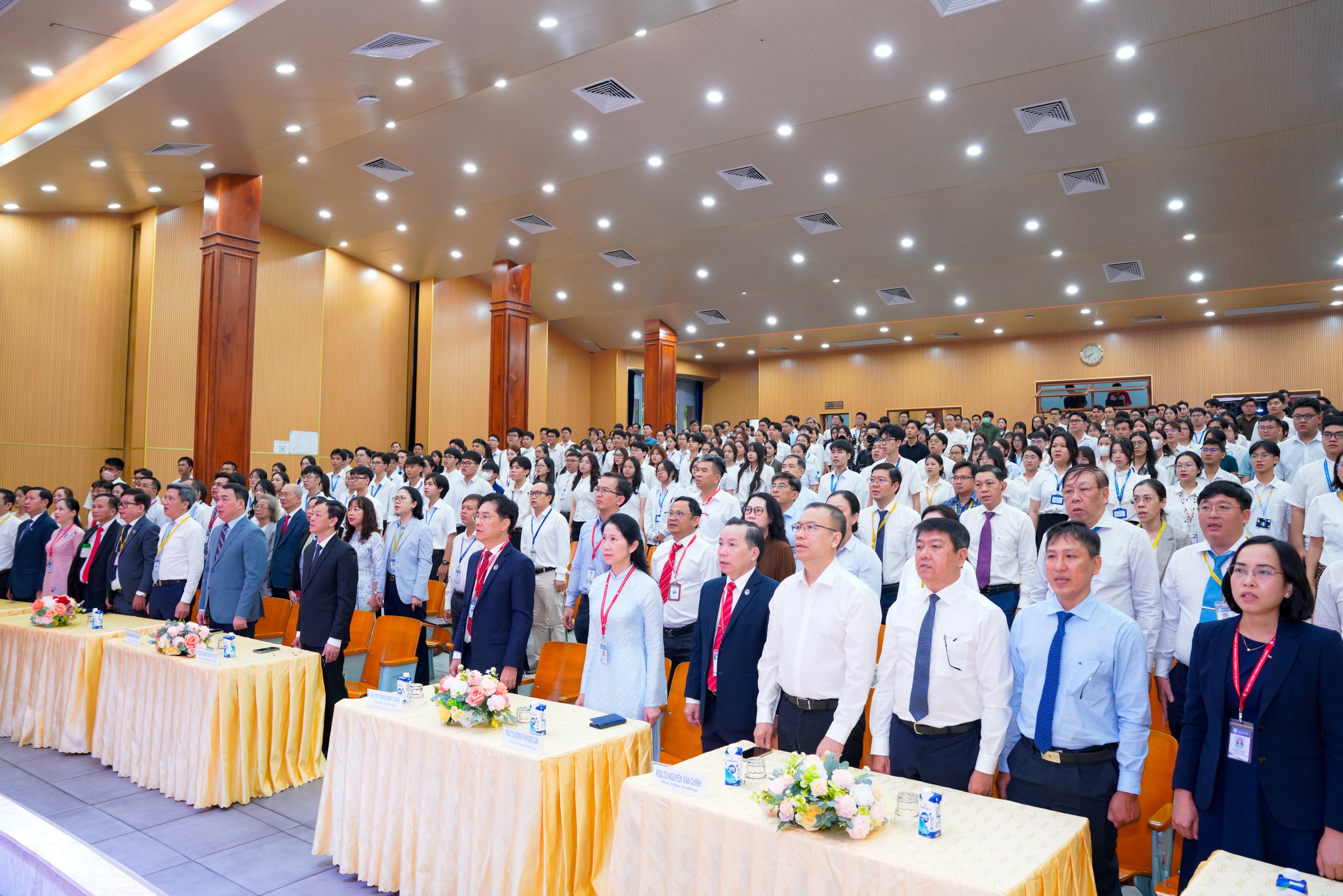 Hành trang để trở thành thầy thuốc: kiến thức, lòng tử tế và trách nhiệm với người bệnh