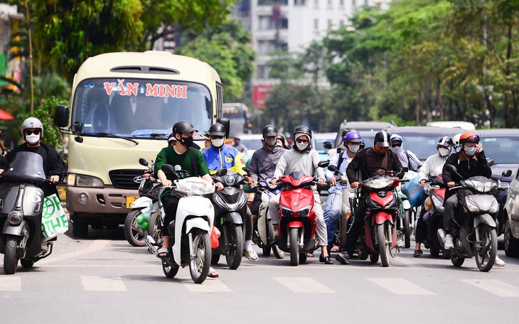 Miền Bắc nắng nóng gay gắt ngày Quốc khánh 2/9- Ảnh 2.
